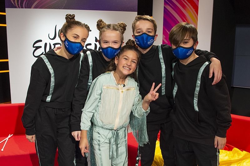 Soleá junto a Lucía Arcos, Tania Gálvez, Carlos Damas e Iván Cuadros