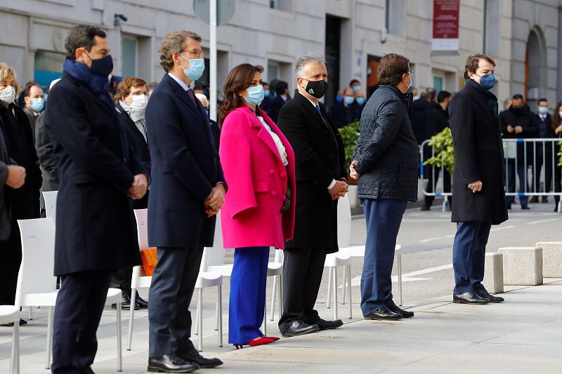 De izda. a dcha. Los presidentes autonómicos, Juanma Moreno; Alberto Núñez Feijóo; Concha Andreu; Víctor Torres; Guillermo Fernández Vara y Alfonso Fernández Mañueco