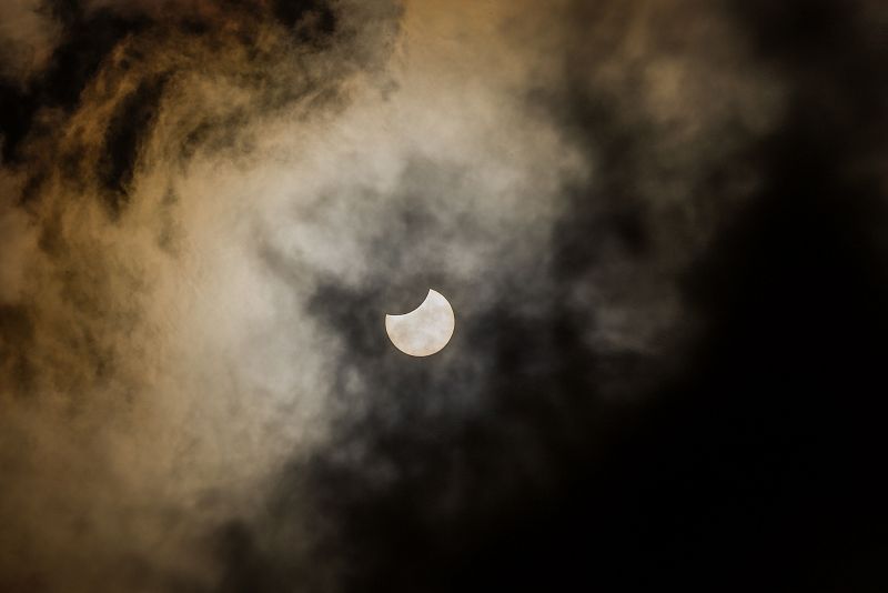 El fenómeno, aunque solo ha sido total en Argentina y Chile, ha sido visible desde otros países del continente. En la imagen, vista en Asunción (Paraguay).