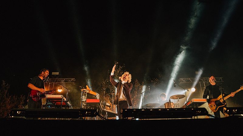 León Benavente en el concierto de despedida de su gira 'Vamos a volvernos locos' en Zaragoza