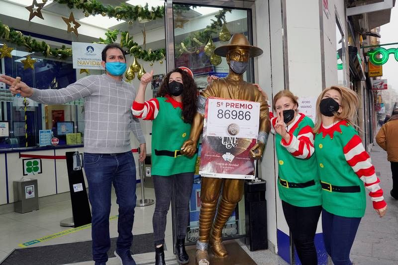 Celebración del prmer quinto premio en Albacete