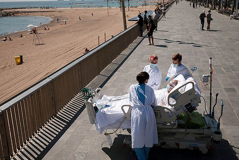 2020, un any marcat per la COVID - Premi foto Hospital del Mar mirant el mar