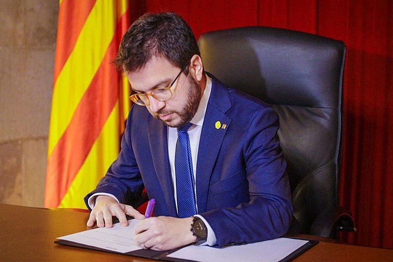 2020, més enllà de la pandèmia - Aragonès signa convocatoria eleccions 14-F