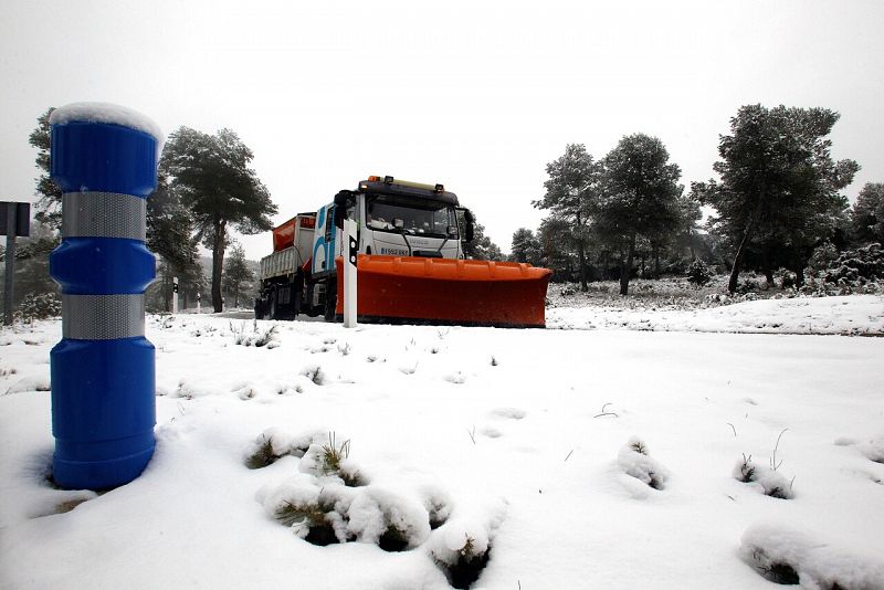 Nevadas y carreteras cortadas en la Comunitat Valenciana