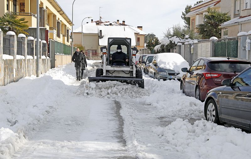 La nieve ha bloqueado las calles de Talamanca de Jarama, en la Comunidad de Madrid