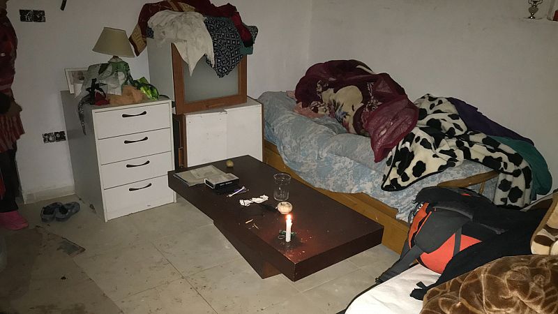 El salón es el centro de la casa desde que Aisha se quedó sin luz