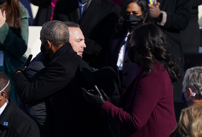 El cantante de country Garth Brooks, que también actuó en la toma de posesión de Barack Obama, también ha saludado afectuosamente al expresidente.