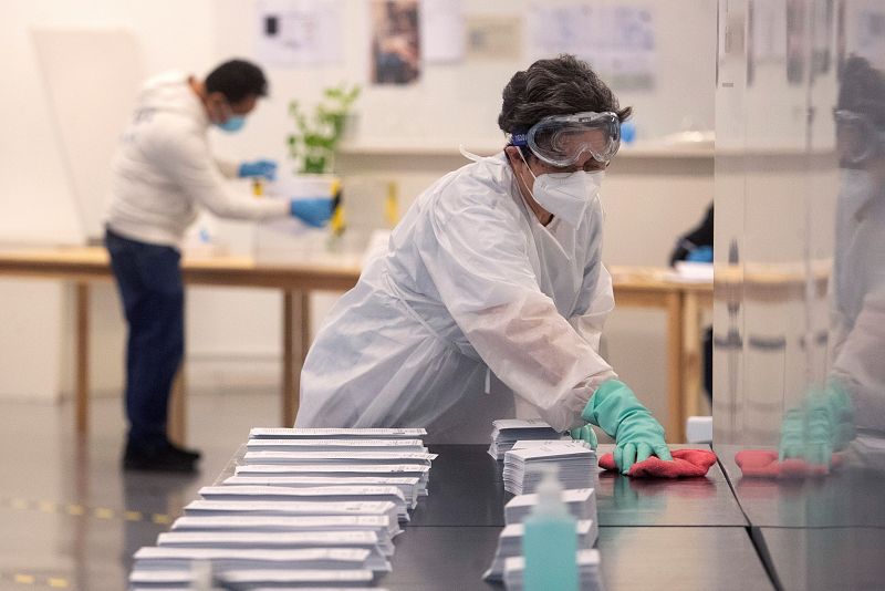 Limpieza en las mesas electorales de Cataluña