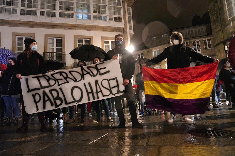 Manifestación en Santiago de Compostela por la detención de Pablo Hasel