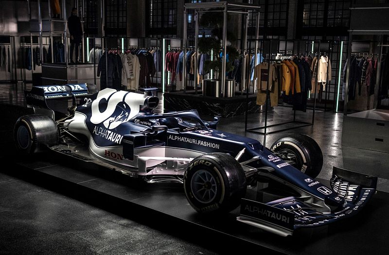 Alpha Tauri cogió el testigo de Toro Rosso como escudería satélite de Red Bull -es la marca de ropa de la compañía austríaca- y este es su AT02.