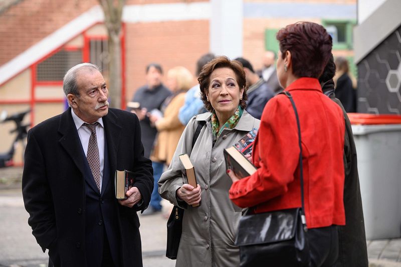 El barrio, volcado en la presentación del libro de Toni