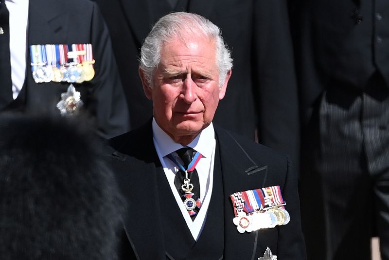 El príncipe Carlos, heredero de la corona británica, durante el funeral por su padre, Felipe de Edimburgo.