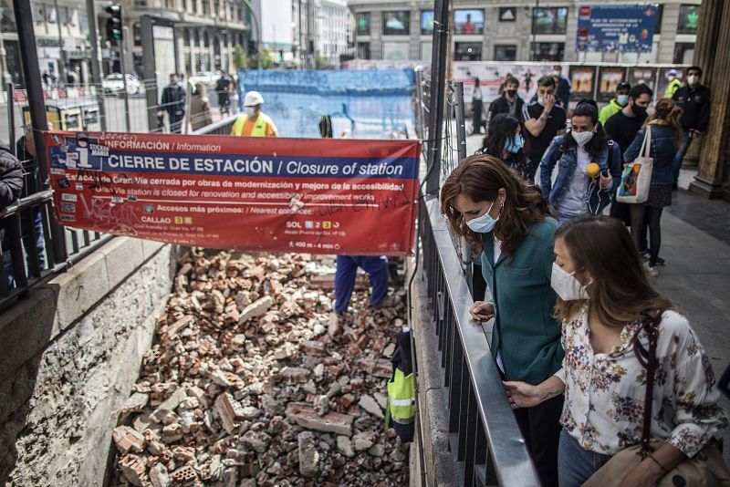 Mónica García, en la estación de Gran Vía