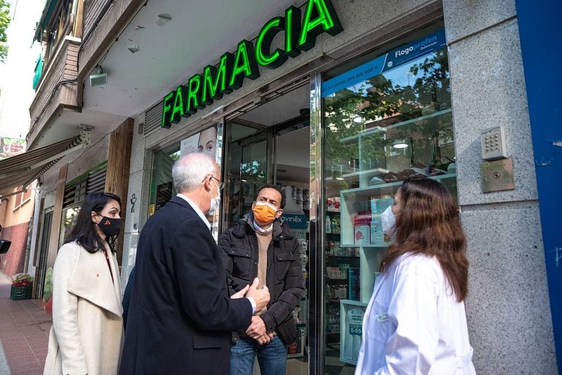 Edmundo Bal se reúne con la Asociación de Farmacéuticos de Madrid (Adefarma) y visita una farmacia en Getafe