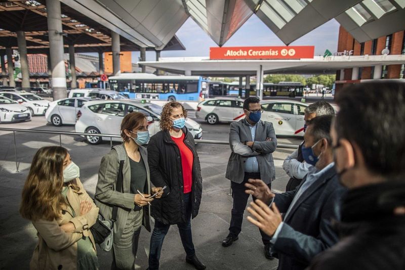 Mónica García, con los taxistas