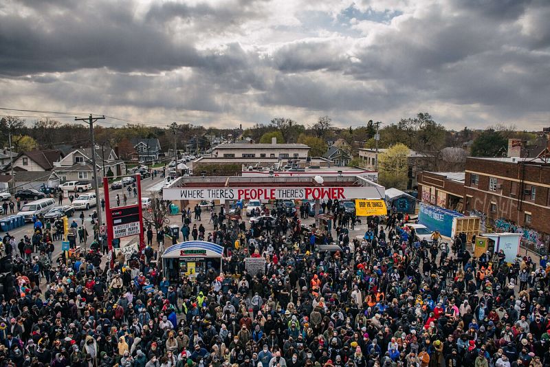 La gente celebra acaloradamente la sentencia en Minesota