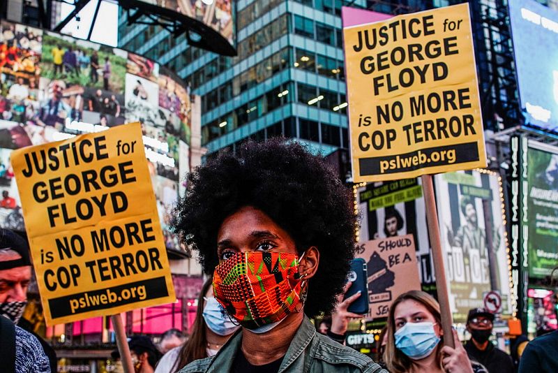 La gente se reune en Times Square