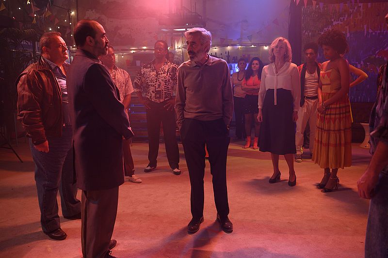 Antonio y Mercedes asisten a un incidente en la clase de baile