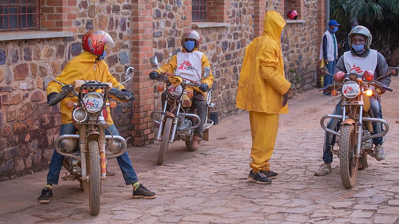 Un equipo se está preparando para salir de la base de Gisuru