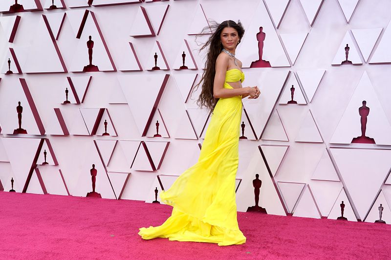 La actriz Zendaya en la alfombra roja de la 93ª edición de los Oscars