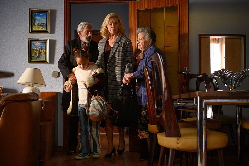 Antonio y Mercedes se preocupan por su profesora de baile