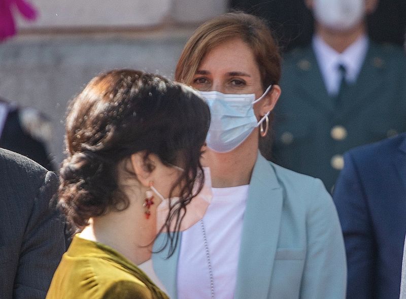 Mónica García e Isabel Díaz Ayuso en la celebración del 2 de mayo