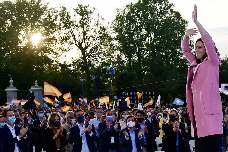 La candidata a la presidencia a la Comunidad de Madrid por el PP, Isabel Díaz Ayuso, durante el acto de cierre de campaña en el Puente del Rey, en Madrid