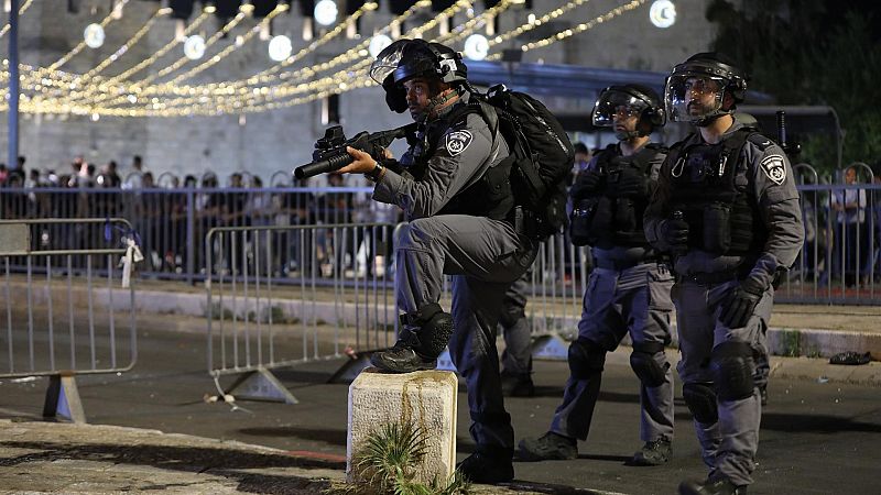 Un policía israelí, armado en Jerusalén