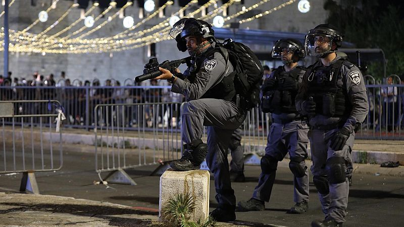 Un policía israelí, armado en Jerusalén
