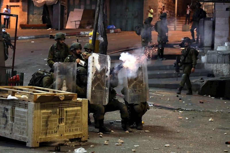 Tropas israelíes reprimen una manifestación de palestinos en Jerusalén