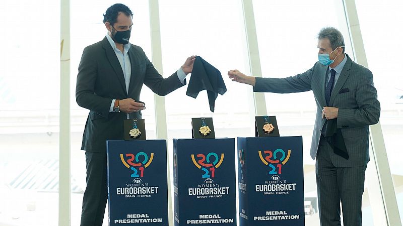 Jorge Garbajosa presenta las medallas del Eurobasket
