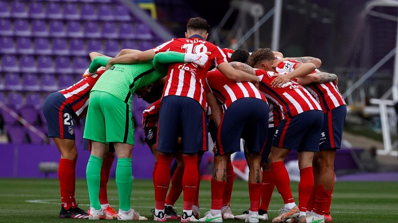 Los jugadores del Atlético se conjuran antes de su partido en Valladolid