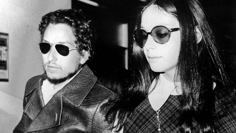 Bob Dylan y su mujer, Sara, en una imagen tras su actuación en el Festival Isla de Wight en 1969.