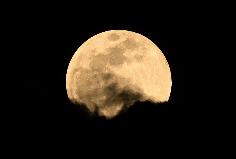 La superluna llena se da cuando el astro se encuentra en el punto más cercano a la tierra.