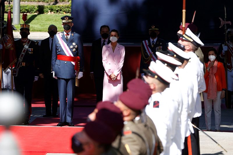 El rey Felipe VI y la reina Letizia, durante la celebración del Día de las Fuerzas Armadas.