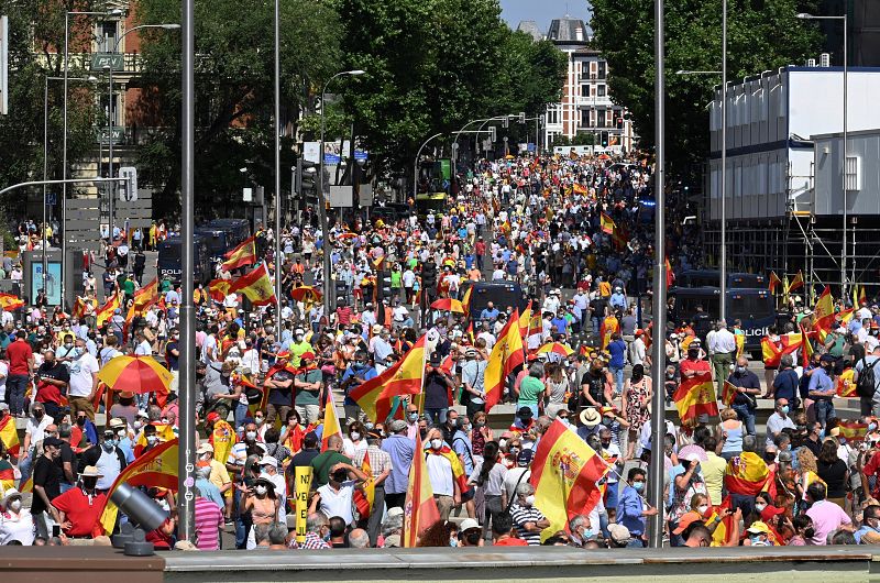 Vista general de la calle Génova durante la concentración convocada por la plataforma Unión 78 en la Plaza de Colón de Madrid