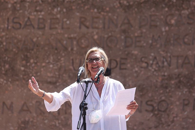 Rosa Díez durante su intervención en la concentración convocada por la plataforma Unión 78 en la Plaza de Colón de Madrid