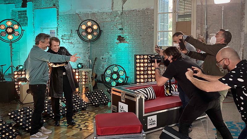 Raphael, en un momento de la grabación del concierto del dia europeo de la música de La Hora Musa