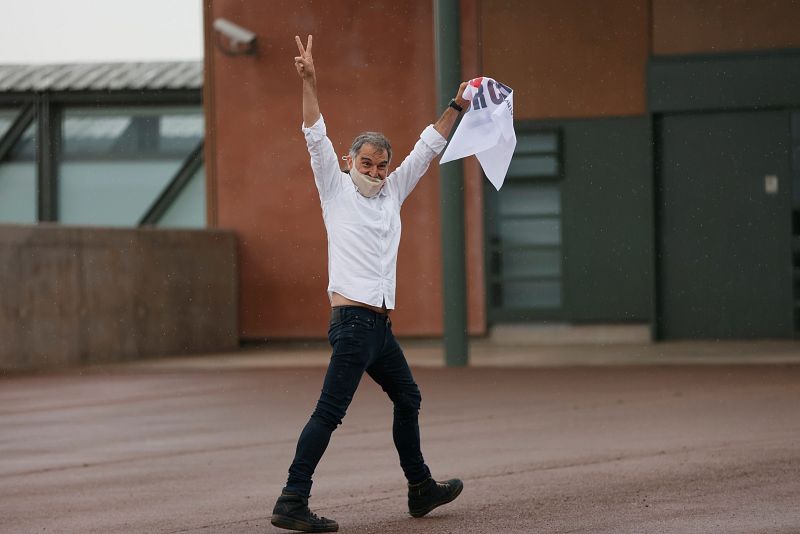 Jordi Cuixart regresa este miércoles al Centro Penitenciario de Lledoners tras disfrutar de un permiso, horas antes de salir de la cárcel tras la concesión de los indultos aprobada por el Gobierno de Pedro Sánchez.