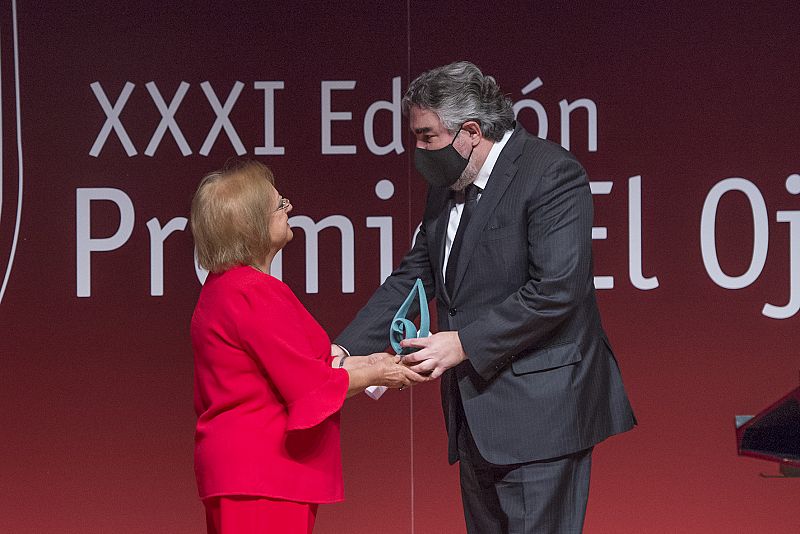 Cristina García Rodero, recogiedo el premio Especial