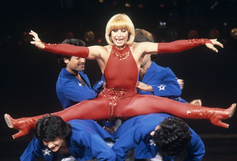 Su mayor éxito en España llegó con el programa de TVE, "¡Hola, Raffaella!", un programa musical y de variedades en el que llamaba a un número al azar y, si esta persona decía nada más descolgar "hola, Raffaella", ganaba un premio en metálico.