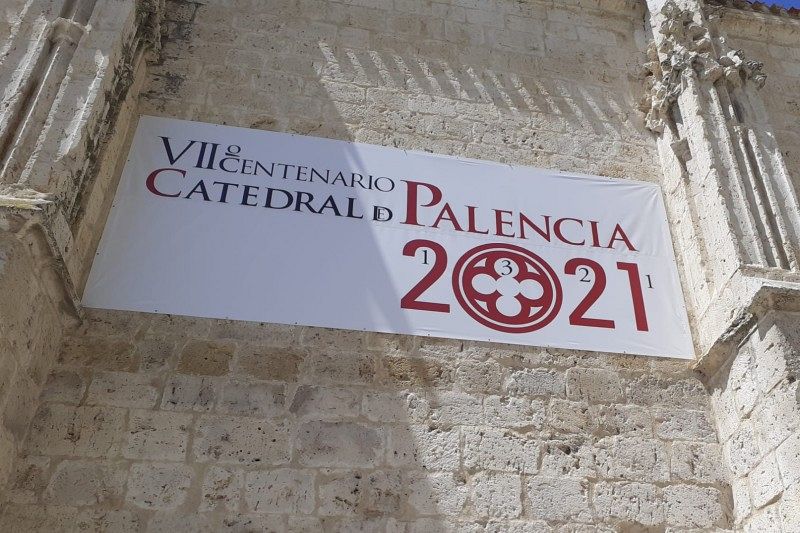 Pancarta del VII centenario de la catedral de Palencia.