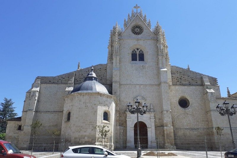 Fachada occidental de la catedral de Palencia.