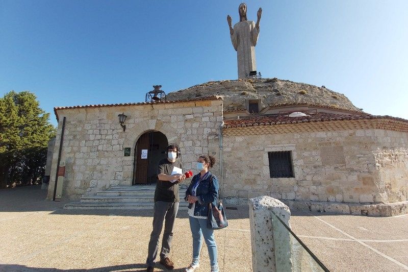 Álvaro Soto y Marta de la Vega en el Cristo del Otero.