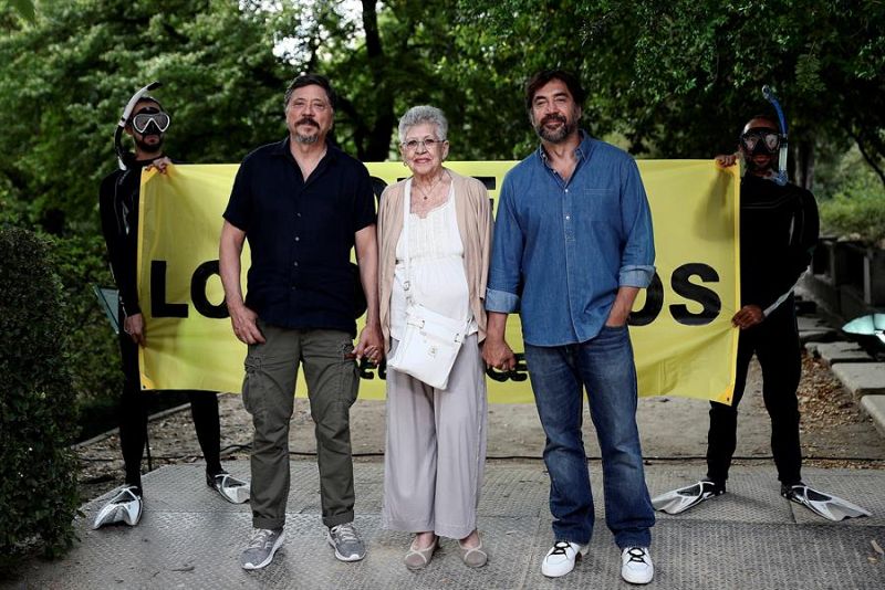 Carlos, Javier y Pilar Bardem durante un photocall organizado por Greenpeace