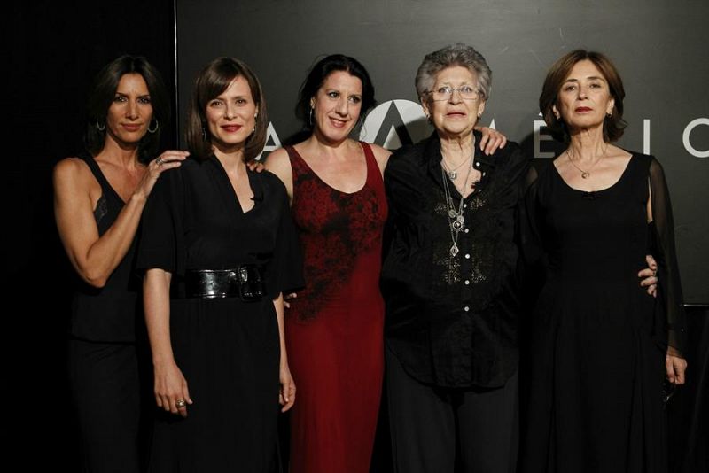 Pastora Vega, Aitana Sánchez Gijón y Pilar Bardem, acompañadas por la bailaora Maria Pagés y la periodista y viuda de José Saramago, Pilar del Rio, a su llegada a la Casa de América de Madrid