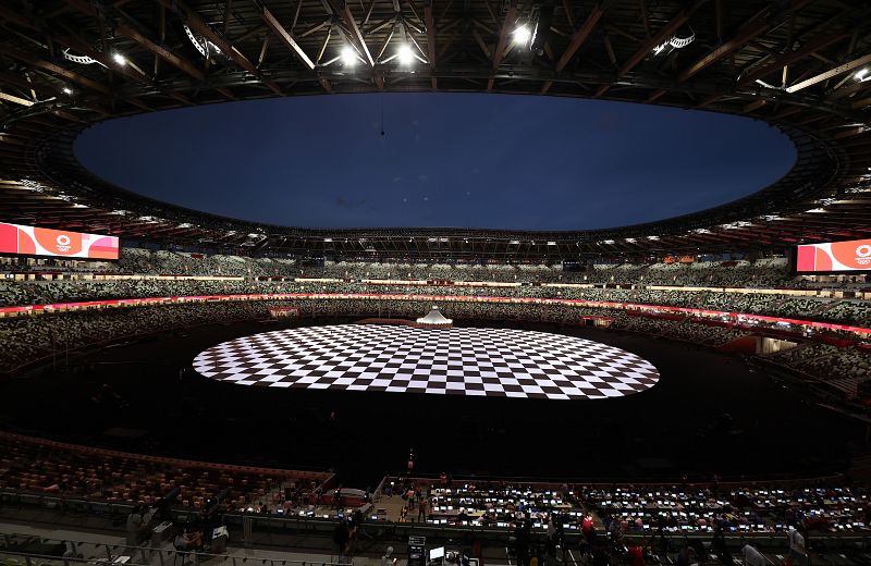 La noche se cierne sobre el Estadio Olímpico con la ceremonia de inauguración a punto de comenzar