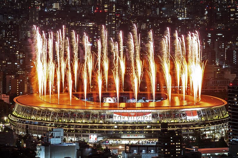 La ceremonia de inauguración vista desde fuera del Estadio Olímpico