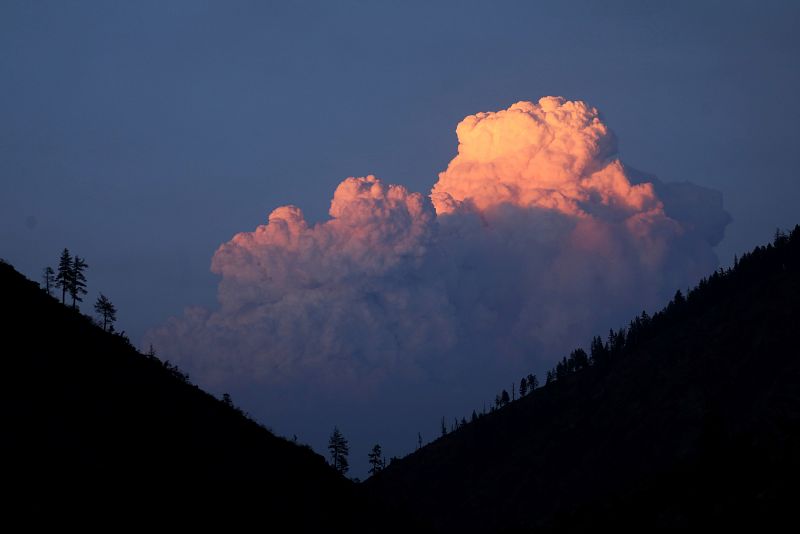 El calor y las escasas lluvias han hecho que, aunque los incendios en California suelen producirse entre septiembre y noviembre, estos se hayan adelantado varios meses.