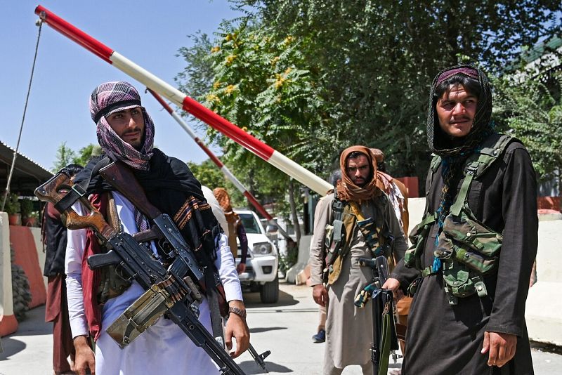 Control de milicianos talibanes en Kabul. Wakil Kohsar / AFP